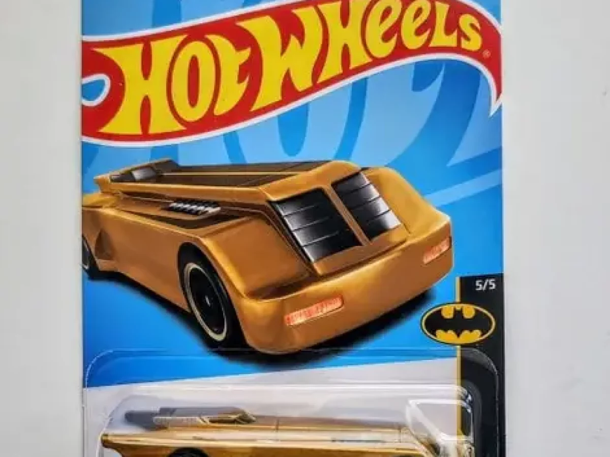 Hot Wheels Batmobile (Gold) Batman 3/5 2020 F Case #9 + Bonus Lego