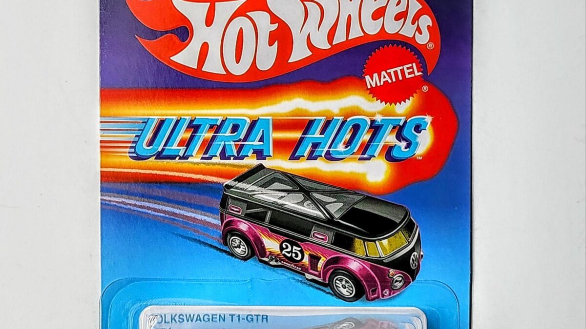 Hot wheels 2025 Ultra hots mix A - 2 of 8 - Volkswagen T1-GTR purple