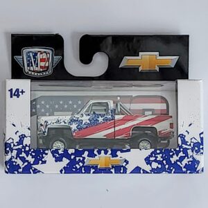 M2 Machines 2025 Patriotic Series 32600-WMTS20 1973 Chevrolet Cheyenne 10 Super 10 4x4 25-37