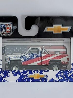 M2 Machines 2025 Patriotic Series 32600-WMTS20 1973 Chevrolet Cheyenne 10 Super 10 4x4 25-37