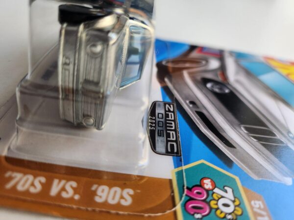 Hot wheels 2025 - HW 70s vs 90s BMW 2002 Zamac HYY14