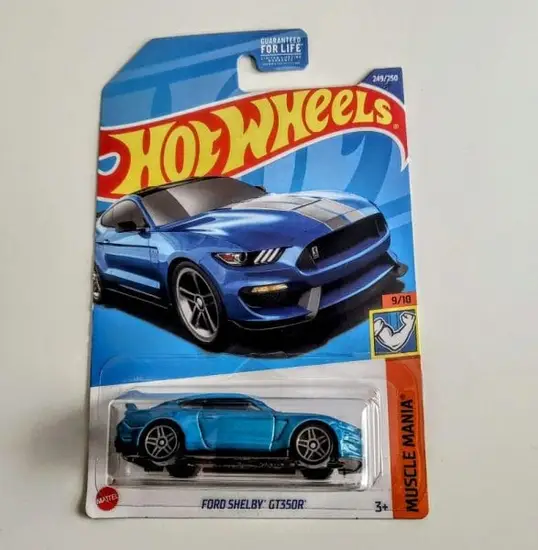 Hot Wheels 2022 Muscle Mania 9 of 10 Ford Shelby GT350R blue HCW36