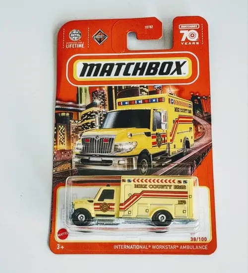 Matchbox 2023 38 of 100 - MBX highway - International Workstar Ambulance yellow HKW94
