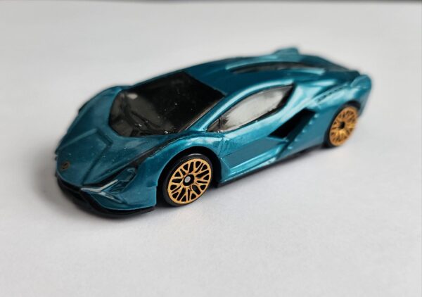 Hot wheels 2024 Multi-pack exclusive Lamborghini Sian FKP 37 Blu Uranus HCT08