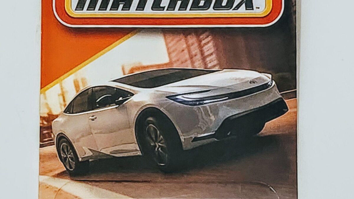 Matchbox 2025 - 2023 Toyota Prius Prime white JBN45