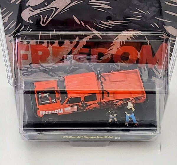 M2 Machines Diorama Series 67500-R15 - 1973 Chevrolet Cheyenne Super 30 4x4 orange 25-24