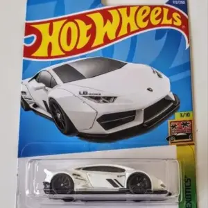 Hot Wheels 2022 HW Exotics 3 of 10 LB-Works Lamborghini Huracan Coupe white HCT97