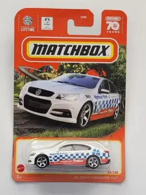 Matchbox 2023 35 of 100 MBX Highway Holden VF Commodore SSV white HKW28