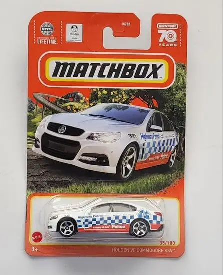 Matchbox 2023 35 of 100 MBX Highway Holden VF Commodore SSV white HKW28