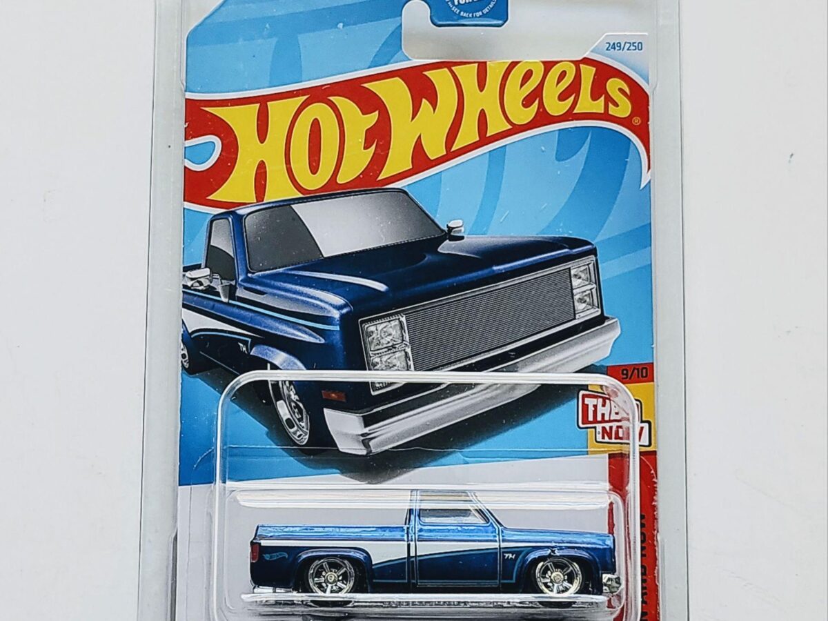 Hot Wheels 2023,'83 Toon'd Chevy Silverado - 93/250 - Verde | Meses sin interés
