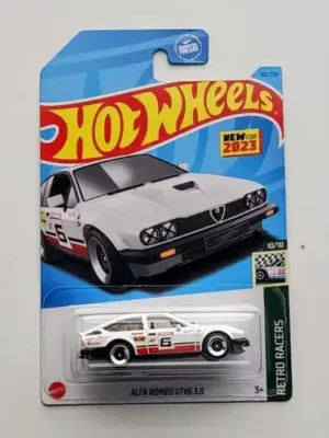 Hot Wheels 2023 Retro racers 10 of 10 Alfa Romeo GTV6 3.0 White HKJ83
