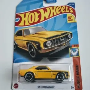 Hot Wheels 2022 Muscle Mania 2 of 10 1969 COPO Camaro yellow HCX82