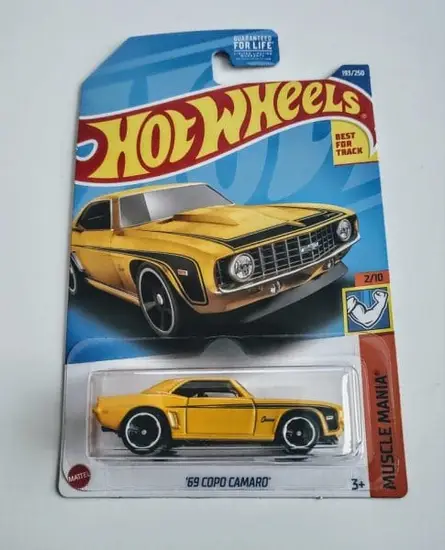 Hot Wheels 2022 Muscle Mania 2 of 10 - 1969 COPO Camaro yellow HCX82