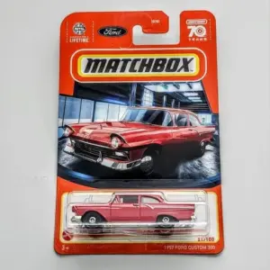 Matchbox 2023 – 21 of 100 Showroom 1957 Ford Custom 300 red HLD88