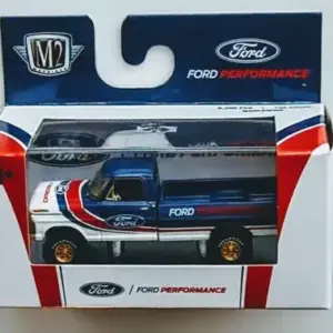 M2 Machines Auto-Thentics Series 32500-R87 - 1972 Ford F-250 Custom 4x4 gold chase (limited 750 pcs) 24-32