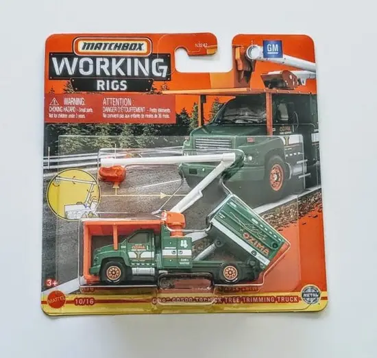 Matchbox 2022 Working Rigs 10 of 16 GMC C8500 Topkick Tree Trimming Truck Green HFH31