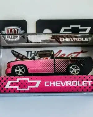 M2 Machines series 32600-R 78 - 1992 Chevrolet C1500 SS 454 pink 24-34