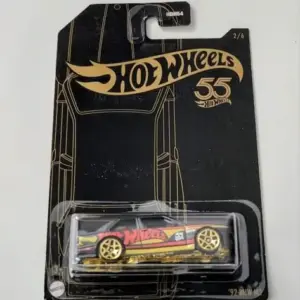 Hot Wheels 2023 55th Anniversary Pearl and Chrome 2 of 6 1992 BMW M3