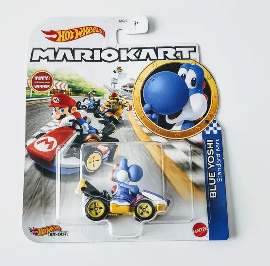 Hot wheels 2022 Mario Kart Blue Yoshi w/standard kart GRN23