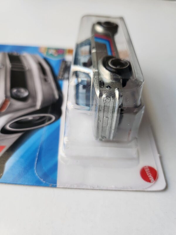 Hot wheels 2025 - HW 70s vs 90s BMW 2002 Zamac HYY14