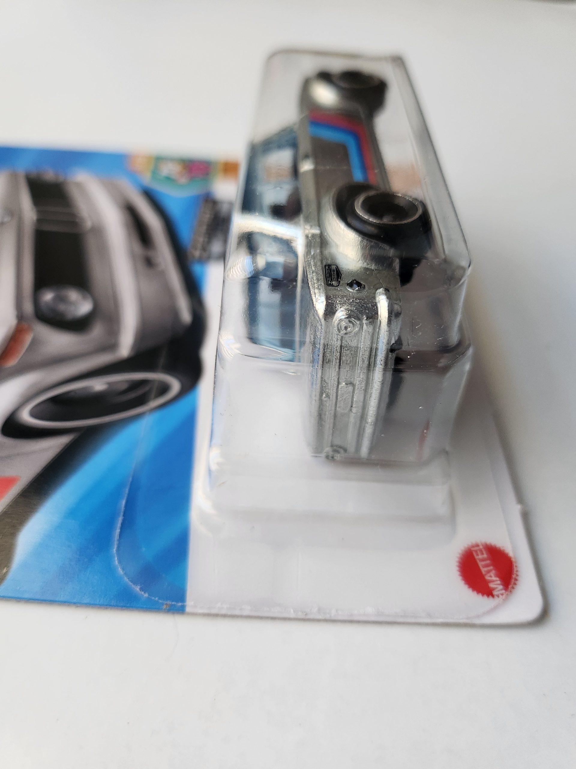 Hot wheels 2025 - HW 70s vs 90s BMW 2002 Zamac HYY14