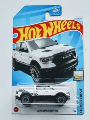 a55a31d7-1000006472.webp Hot wheels 2024 Factory Fresh -2020 Ram 1500 Rebel white HCT52