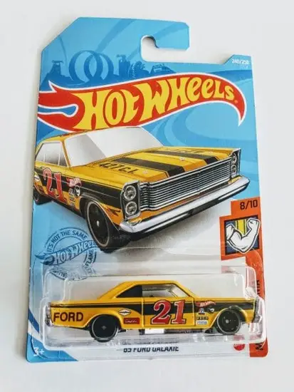 Hot Wheels 2021 Muscle Mania 8 of 10 - 1965 Ford Galaxie (Treasure Hunt) GTC98