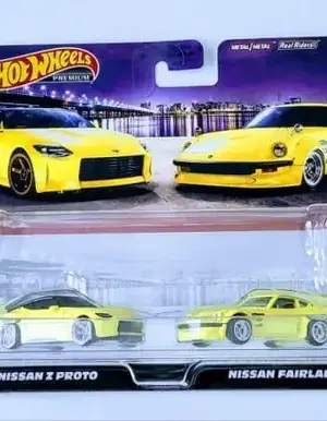 Hot Wheels  2022 Car Culture 2 pack - Nissan Z Proto and Nissan Fairlady Z yellow HFF33