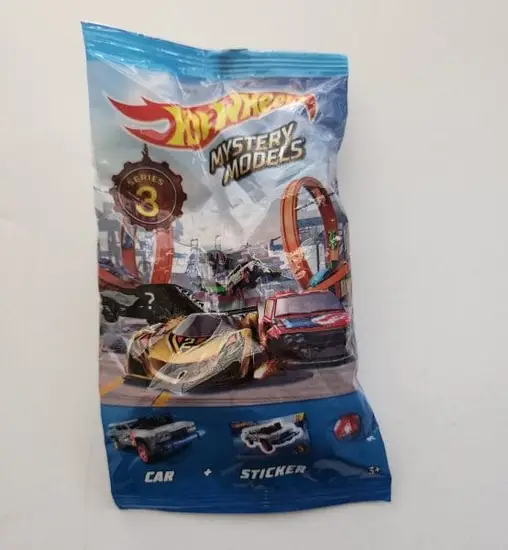 Hot Wheels 2019 Mystery Models Series 3 - 3 of 10 1971 Datsun Bluebird 510 Wagon Red GDB64 (unopened)