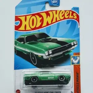 Hot wheels 2023 Muscle Mania 4 of 10 1970 Dodge Hemi Challenger green HKJ55