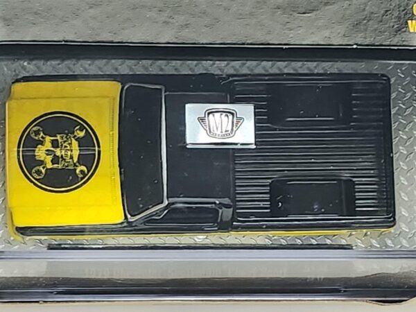 M2 Machines Auto-Thentics 32500-S134 - Accel - 1979 Chevrolet Scottsdale Chevy Sport 25-17