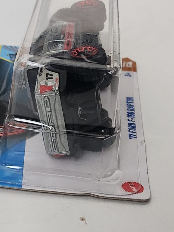 Hot wheels 2025 HW Dirt 2017 Ford F-150 Raptor Zamac