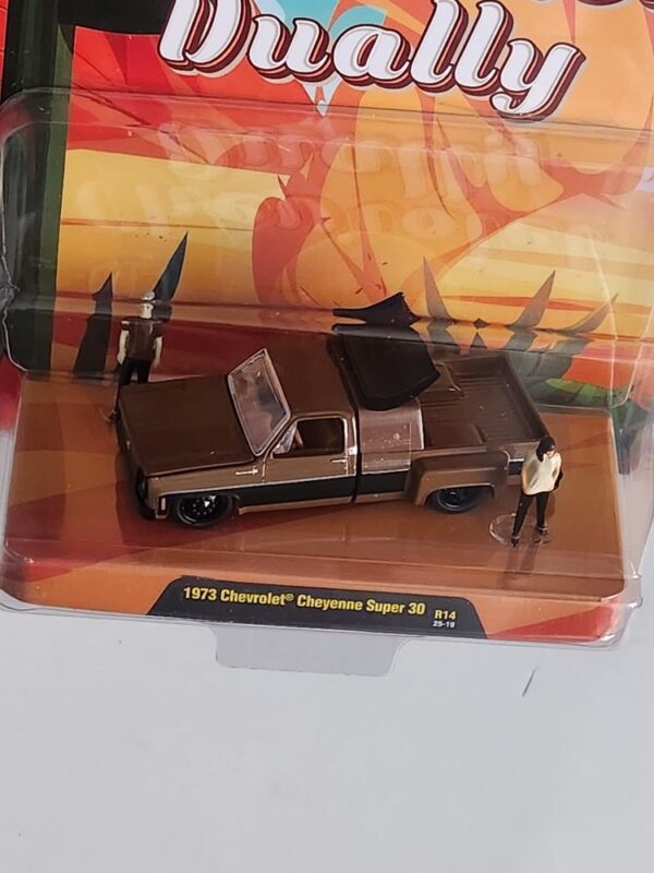 M2 Machines Diorama Series 67500-R14 1973 Chevrolet Cheyenne Super 30 25-19