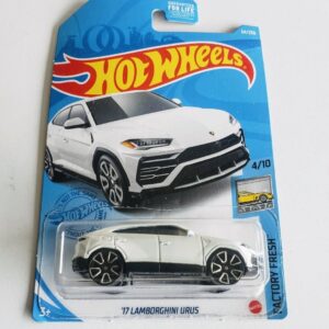 Hot Wheels 2021 Factory Fresh 4/10 - 2017 Lamborghini Urus (white) GRY29