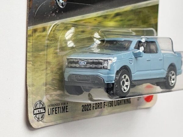 Matchbox 2025 - 2022 Ford F-150 Lightning iced blue silver JBP01