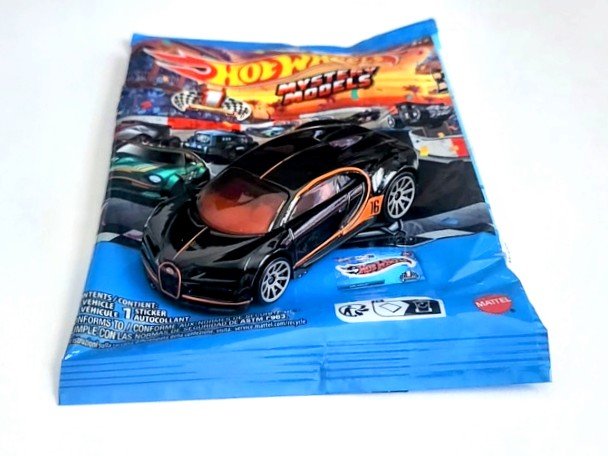 Hot Wheels 2026 Mystery Models #1 Bugatti Chiron Black Chase