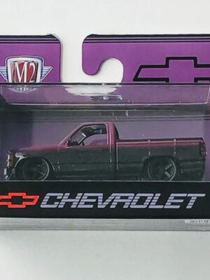 M2 Machines series 32500-S146 1992 Chevrolet C1500 SS purple 25-112