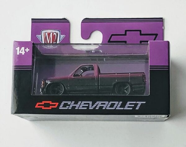 M2 Machines series 32500-S146 1992 Chevrolet C1500 SS purple 25-112