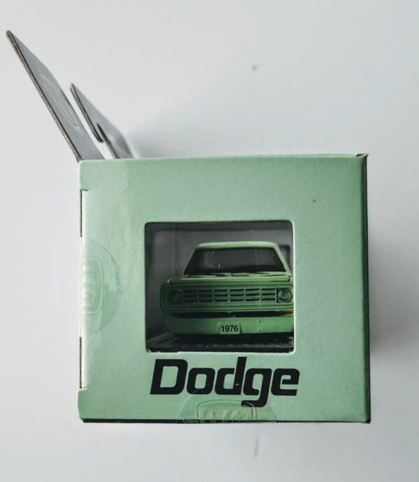 M2 Machines series 32500-S146 1976 Dodge Adventurer 150 - Custom green 25-116