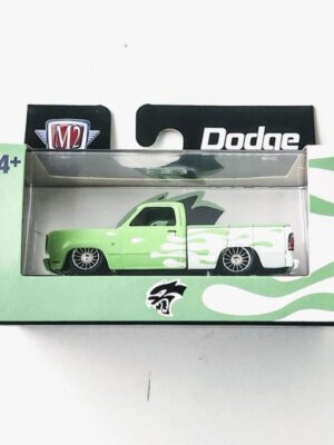 M2 Machines series 32500-S146 1976 Dodge Adventurer 150 - Custom green 25-116
