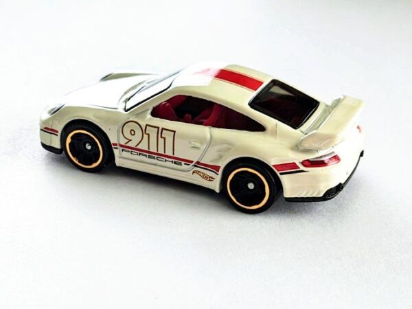 Hot wheels 2026 Mystery models chase- 3 of 10 - Porsche 911 GT2 white