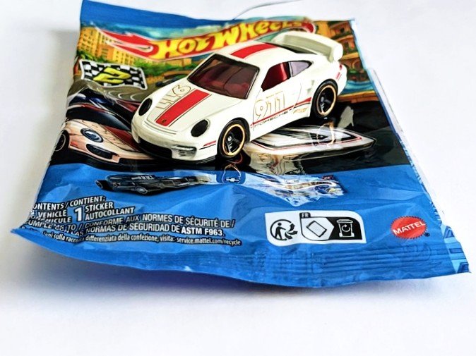 Hot wheels 2026 Mystery models chase- 3 of 10 - Porsche 911 GT2 white