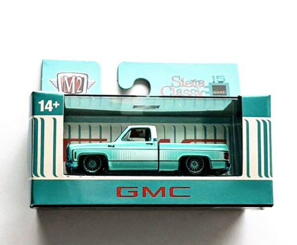 M2 Machines 2026 Detroit Muscle 32600-97 - 1976 GMC Sierra 15 SS02 turquoise/w blue rims Chase (limited to 750 PCs)